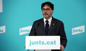 El portaveu de Junts, Josep Rius, durant una roda de premsa a la seu del partit.