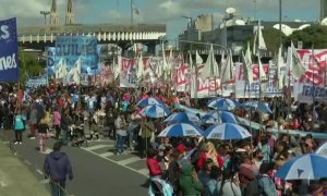 Protestas por las calles de Argentina contra las políticas del gobierno y el FMI