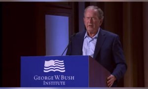 El antológico lapsus de Bush: "La injustificada y brutal invasión de Irak... digo de Ucrania"