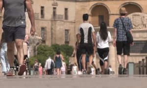 El calor llena las playas como en un día de agosto