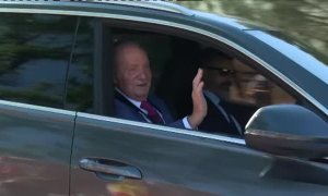 Juan Carlos I llega a La Zarzuela para reunirse con su hijo Felipe VI