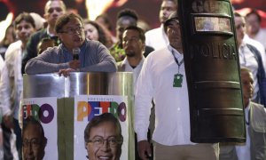 23/05/2022 - El candidato de izquierdas a la Presidencia de Colombia, Gustavo Petro, habla durante el cierre de su campaña, este domingo 22 de mayo, en la céntrica Plaza de Bolívar de Bogotá (Colombia).