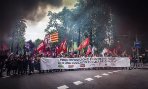 Manifestació a Barcelona amb motiu de la nova jornada de vaga de sindicats educatius.