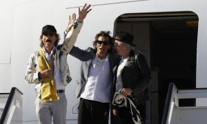 26/05/2022-Los integrantes de The Rolling Stones Mick Jagger, Keith Richards y Ron Wood, a su llegada este jueves 26 de mayo al aeropuerto Adolfo Suárez Madrid-Barajas, a una semana del inicio de su próxima gira, que arrancará en la capital española el 1