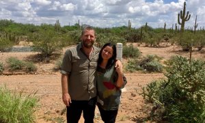 David Beriain y Rosaura Romero, durante una grabación en Sonora, México