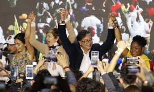 30/05/2022 - El candidato a la presidencia de Colombia Gustavo Petro celebra junto a su esposa Verónica Alcocer y su candidata a la vicepresidencia Francia Márquez el resultado de las elecciones presidenciales en Bogotá (Colombia).