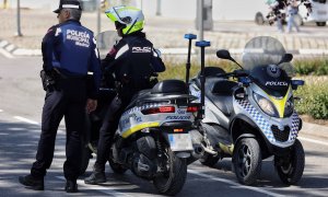 13/05/2022-Dos agentes de la Policía municipal el 13 de mayo en Madrid