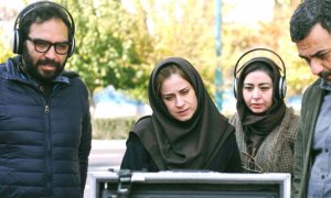 31/05/2022. La directora y protagonista Maryam Moghadam y a su izquierda, el codirector Behtash Sanaeeha, en el rodaje.