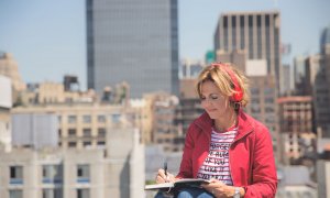 Almudena Ariza, trabajando