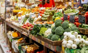 Verduras y hortalizas en un puesto de venta en un mercado de Madrid. EFE/ Víctor Casado