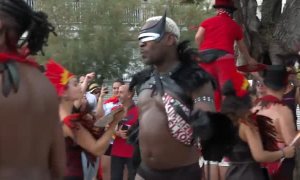 El desfile del Orgullo LGTBi ondea la bandera multicolor en Sitges