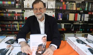 Marchando un busto de M. Rajoy