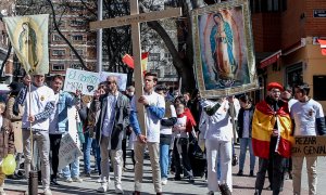 Varias personas participan en una marcha antiabortista, convocada por la asociación católica Enraizados, cerca de la Plaza de Cuzco, a 2 de abril de 2022, en Madrid (España).
