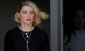 01/06/2022.- Amber Heard abandona la corte después de que el jurado anunciase el veredicto sobre el juicio con su exmarido. REUTERS/Tom Brenner