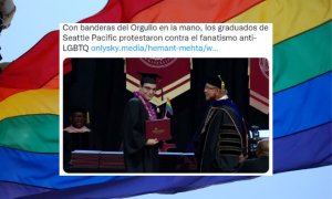 Los estudiantes de la Universidad de Seattle Pacific entregan banderas LGTBI en el acto de graduación en protesta por la política discriminatoria del centro