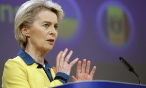 La presidenta de la Comisión Europea, Ursula von der Leyen, da una rueda de prensa sobre los dictámenes de la Comisión sobre las solicitudes de adhesión a la UE de Ucrania, Moldavia y Georgia en Bruselas, Bélgica, el 17 de junio de 2022.