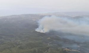 Imatge aèria de l'incendi a Sant Pere de Ribes.