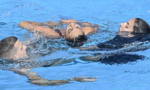 "Una de las fotos del año": las reacciones al rescate de la española Andrea Fuentes a una nadadora desmayada