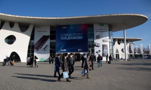 Visitantes abandonan la Fira en la clausura del Mobile World Congress 2022, en la Fira de Barcelona, a 3 de marzo de 2022, en L'Hospitalet de Llobregat, Barcelona, Catalunya (España).