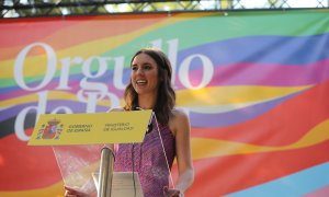 La ministra de Igualdad, Irene Montero, interviene durante la II edición de los Reconocimientos Arcoíris por el Día Internacional del Orgullo LGTBI, a 27 de junio de 2022, en Madrid.