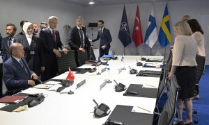 Las delegaciones de Turquía, Suecia y Finlandia junto al secretario general de la OTAN, Jens Stoltenberg, en una reunión este martes 28 de junio de 2022 en Madrid.