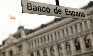 El cartel de la entrada de la estación de Metro de Banco de España, enfrente de la sede del organismo financiero, en Madrid. REUTERS/Juan Medina
