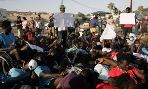 Concentración a las puertas del CETI de Melilla en protesta por la muerte de un grupo de personas en un salto a la valla en la frontera melillense, a 29 de junio de 2022.