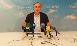 Pablo González, presidente del PP de Gijón, en rueda de prensa, el pasado 2 de junio.