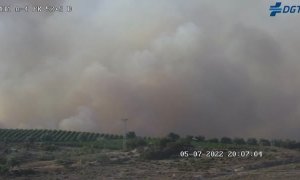 Un incendio forestal en Aranjuez obliga a desalojar a vecinos de la zona