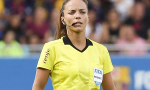 Huerta de Aza se convierte en la primera española en arbitrar un partido de la Eurocopa.  FIFA