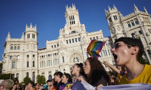 Manifestación del Orgullo 2022 que este sábado recorre las calles de Madrid bajo el lema “Frente al odio: visibilidad, orgullo y resiliencia”, con la ley trans y un pacto social contra los discursos de odio como principales reivindicaciones.