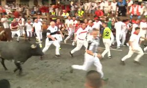 Tres corneados en un quinto encierro de San Fermín muy peligroso