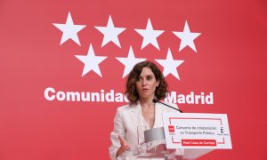 La presidenta de la Comunidad de Madrid, Isabel Díaz Ayuso, interviene tras la firma del convenio de transporte con el presidente de la Junta de Castilla La-Mancha, en la Real Casa de Correos, a 11 de julio de 2022, en Madrid (España).