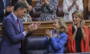 13/07/2022.- (i-d) El presidente del Gobierno, Pedro Sánchez, la vicepresidenta primera y ministra de Asuntos Económicos y Transformación Digital, Nadia Calviño, y la vicepresidenta segunda y ministra de Trabajo y Economía Social, Yolanda Díaz, durante la