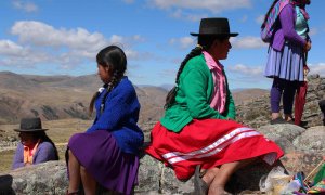 Mujeres son vistas el 7 de junio de 2022 en el departamento sur andino de Apurímac (Perú).