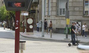 18/07/2022. Un termómetro marca 49 grados centígrados en la calle Concejo, durante la segunda ola de calor de verano en España, a 14 de julio de 2022, en Ourense, Galicia.