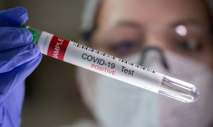 Un vial de vacuna contra la covid-19