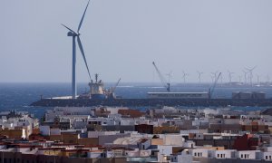 Un aerogenrador de Siemens Gamesa en el puerto de Arinaga, en Gran Canaria. REUTERS/Borja Suarez