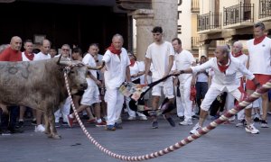 Toro ensogado en los festejos de Teruel (Aragón) el pasado mes de julio.
