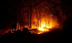 Vista general del incendio, en la parroquia de Saiar, en Caldas de Reis, Pontevedra, Galicia (España).