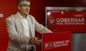 10/08/2022.- El portavoz del PSOE en el Congreso, Patxi López, en rueda de prensa ofrecida en Bilbao.
