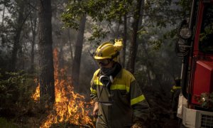 11/08/2022-Incendio que permanece activo en O Irixo (Ourense), este jueves. Las llamas siguen abrasando bosques de Galicia, Extremadura y las dos Castillas.