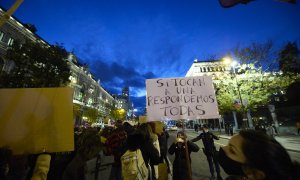 Un grupo de personas participa en una manifestación convocada por Movimiento Feminista contra la violencia machista el pasado 25 de noviembre de 2021 en Madrid.