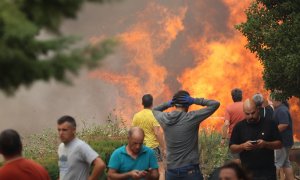 16/08/2022 Vecinos de la localidad luchan contra las llamas del incendio, a 13 de agosto de 2022, en Añón de Moncayo, Zaragoza, Aragón