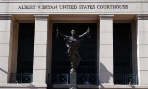 19/08/2022-El Palacio de Justicia Federal Albert V. Bryan se ve durante el juicio del militante del Estado Islámico El Shafee Elsheikh en Alexandria, Virginia, el 19 de agosto de 2022.