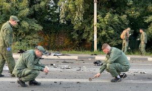 Los investigadores trabajan en el lugar donde un supuesto coche bomba mató a Daria Dúgina, hija del ideólogo ultranacionalista ruso Alexander Duguin, en la región de Moscú, Rusia, el 21 de agosto de 2022.