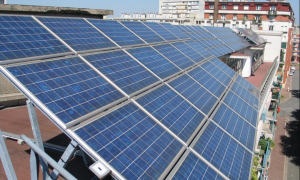 24/08/2022. La instalación de placas solares en las viviendas ha comenzado a acelerarse en España, a 26 de febrero de 2017.