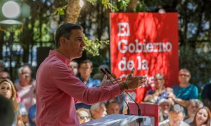 03/09/2022-El secretario general del PSOE y presidente del Gobierno, Pedro Sánchez, se dirige a los vecinos del sevillano barrio de Pino Montano en el primer acto de la campaña El Gobierno de la Gente, que se celebra en Sevilla en la capital andaluza.