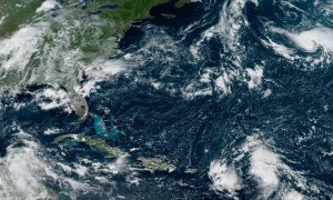 2/9/22 Imagen satelital cedida hoy por la Oficina Nacional de Administración Oceánica y Atmosférica de Estados Unidos (NOAA), a través del Centro Nacional de Huracanes (NHC), donde se muestra la localización del huracán Danielle en el Atlántico