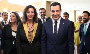 El presidente de la Junta de Andalucía, Juanma Moreno con la nueva alcaldesa de Almería, Ana Vázquez.